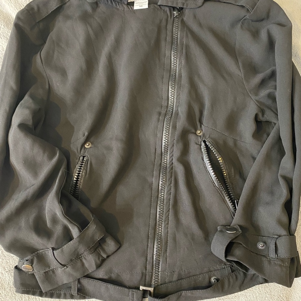 Bar III lends a perfect finish to your weekday looks in this open-front blazer.